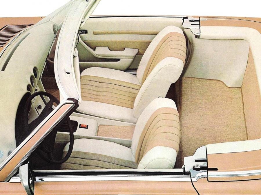Интерьер Mercedes-Benz 350 SL (R107) 1971 года  (WW) (фото 4 из 11)